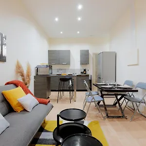  Appartement L'appart Chic - Terrasse - Proche Lyon & Tram France